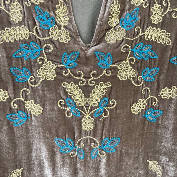 Tasha Polizzi Velvet Embroidered Tunic Top Shirt Womens Size Medium With Silk - Picture 2 of 6